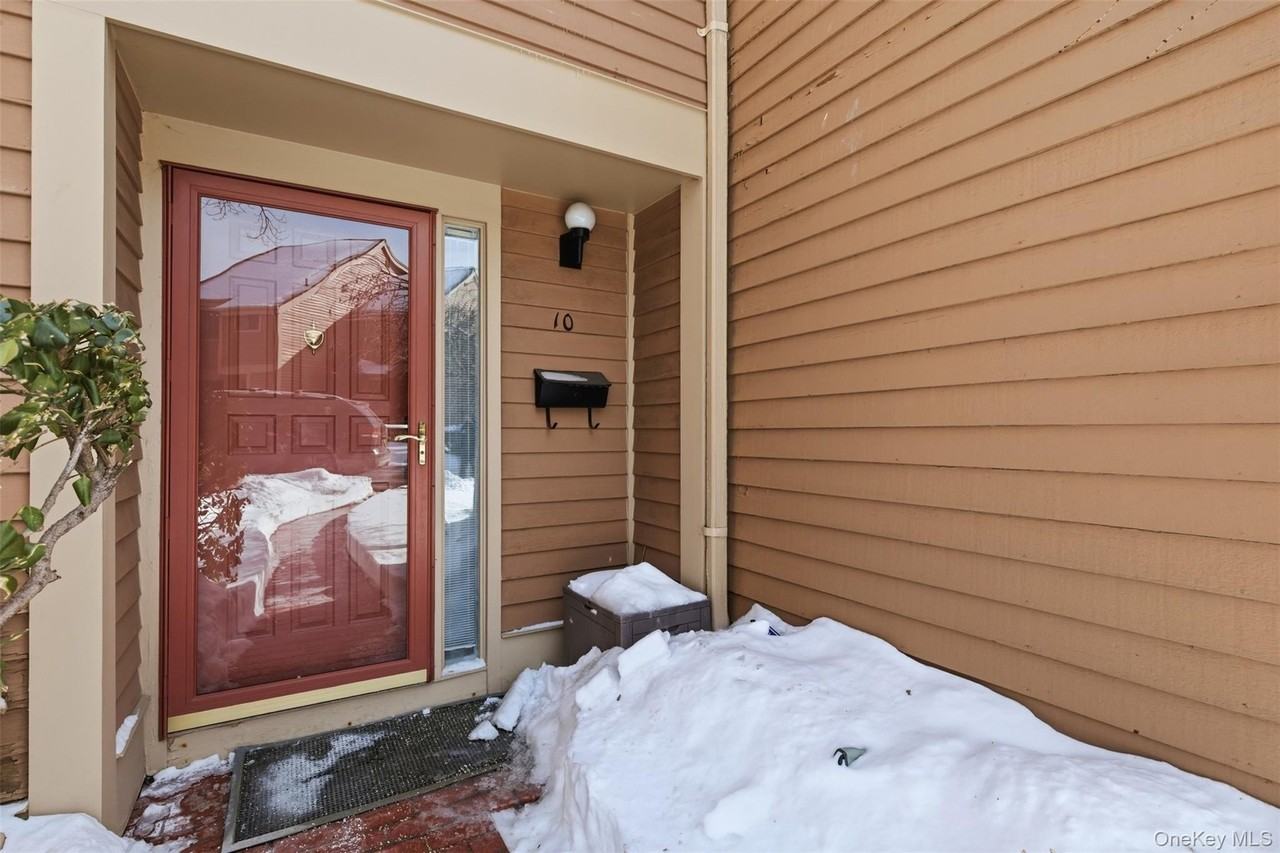 10 Bayberry Ln - Photo 2 of 44