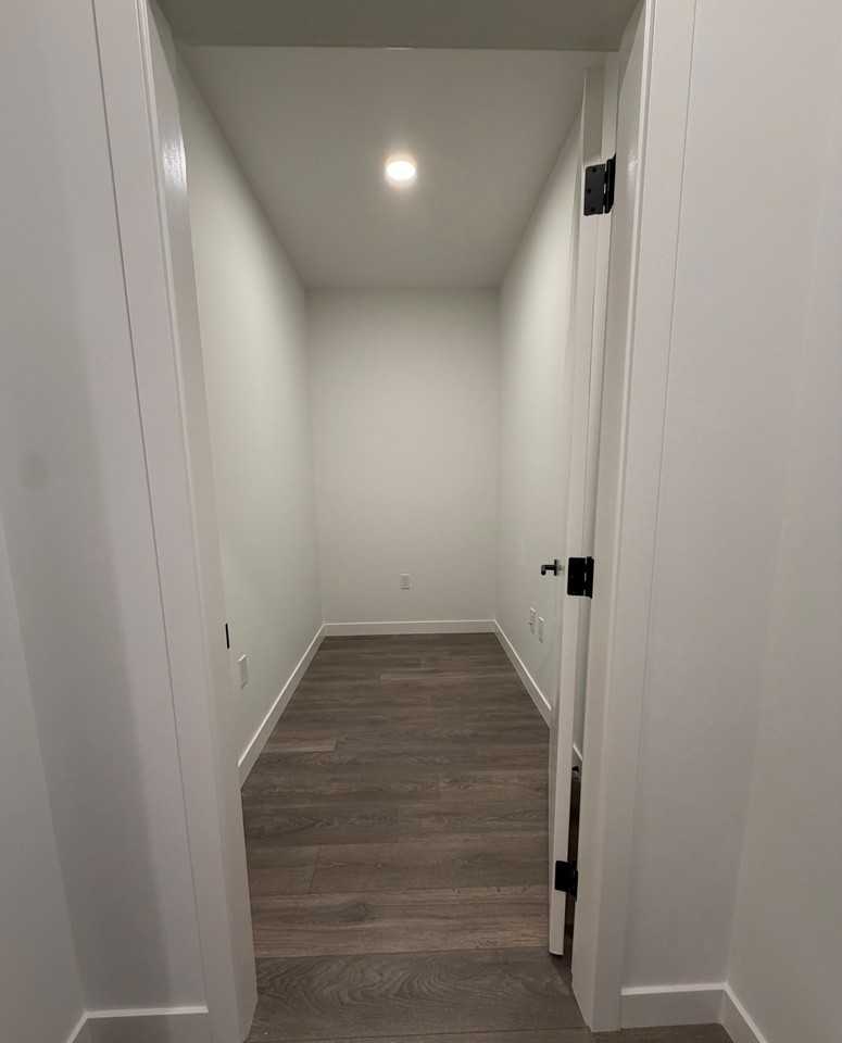 10845 139 Street - Photo 2 of 13