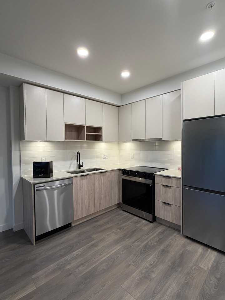 10845 139 Street - Photo 7 of 13