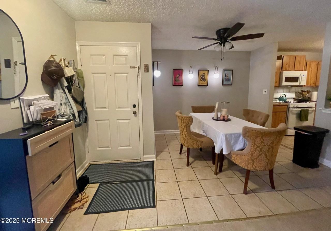 57 Frontier Way - Photo 3 of 15