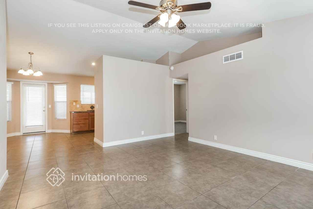 9020 W Las Palmaritas Dr - Photo 3 of 17