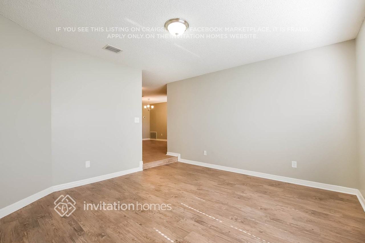 7773 Bay Cedar Dr - Photo 4 of 17