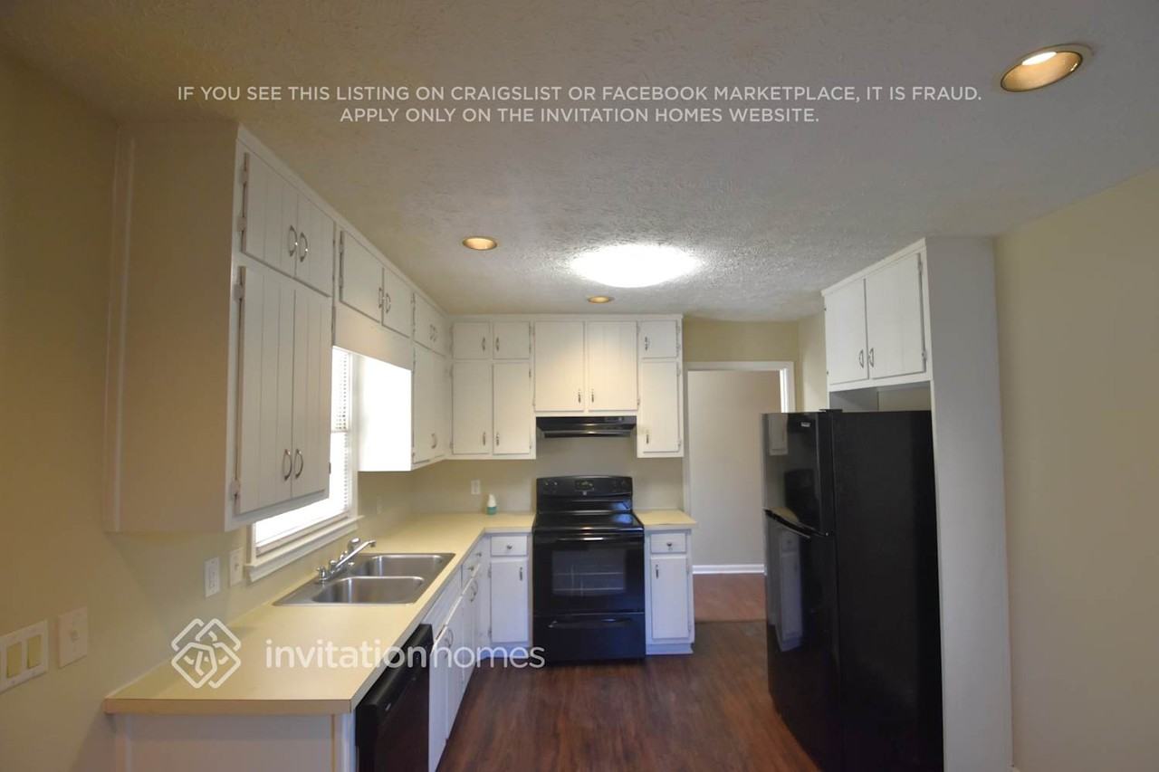 2727 King Arthur Ct - Photo 3 of 8