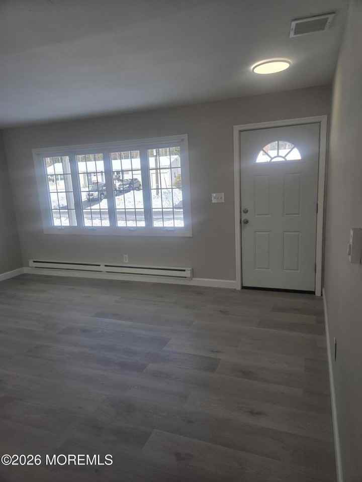 361 Constitution Dr - Photo 3 of 31