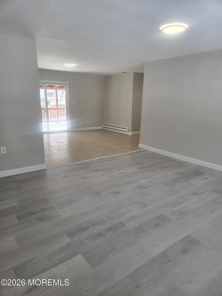 361 Constitution Dr - Photo 4 of 31