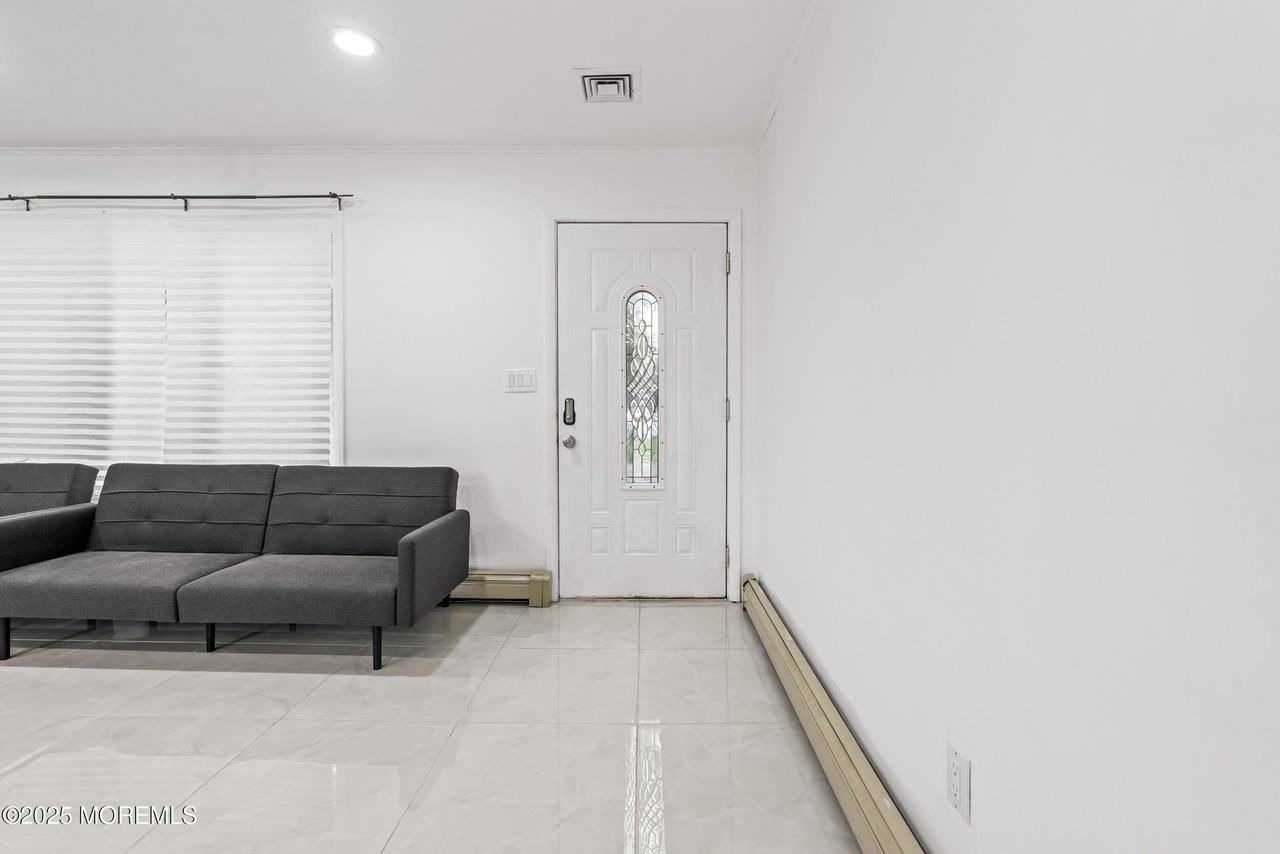 17 Johnston St - Photo 4 of 32