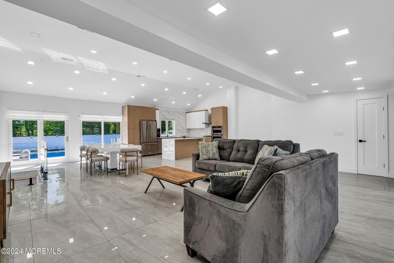 142 Locust Ave - Photo 5 of 35