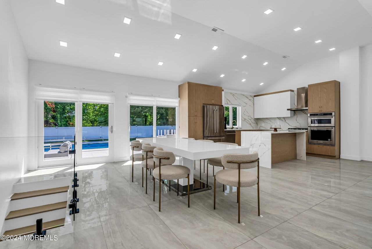 142 Locust Ave - Photo 6 of 35