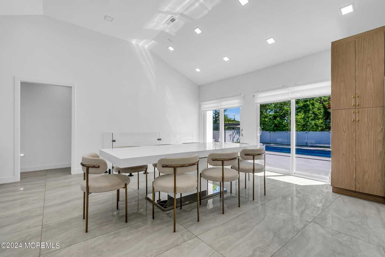 142 Locust Ave - Photo 7 of 35