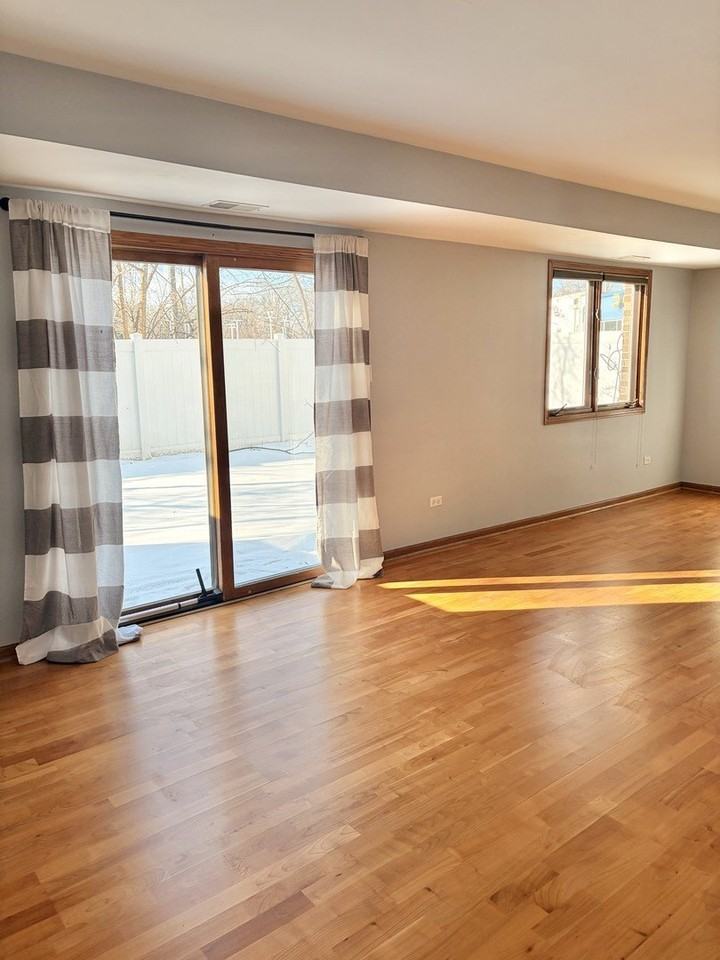 10956 S 76th Ave Unit H #H - Photo 6 of 17