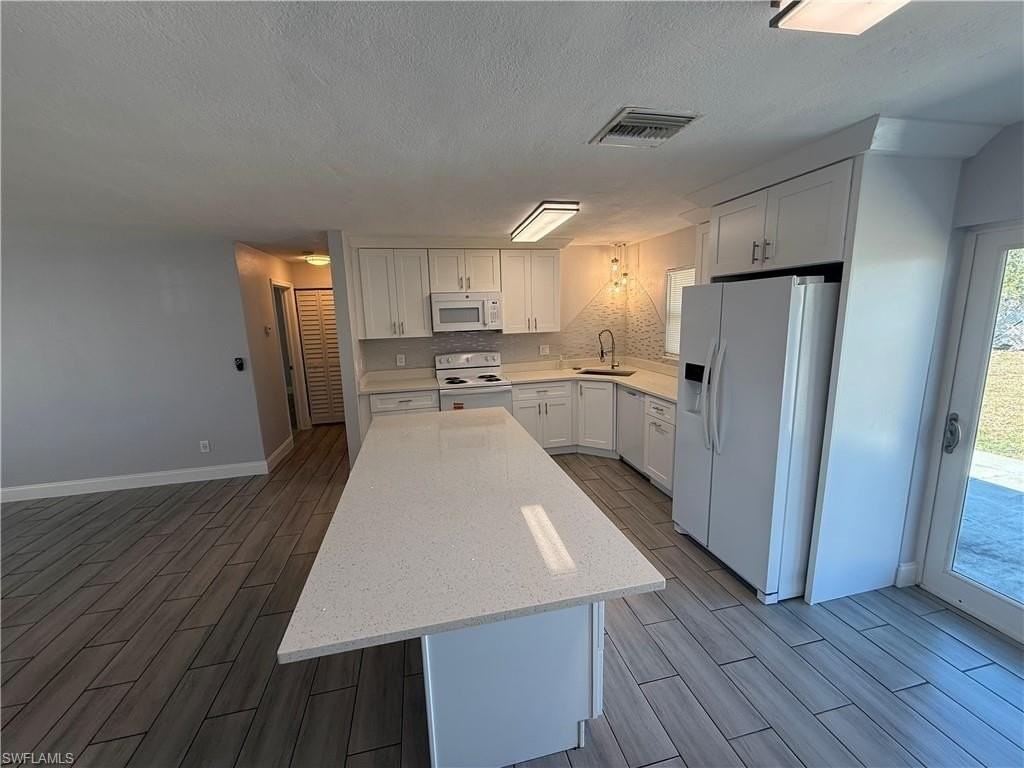 1315 Ne Pine Island Ln - Photo 5 of 19