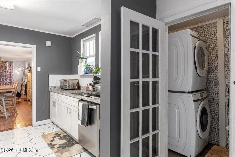 2883 Forbes St - Photo 6 of 17