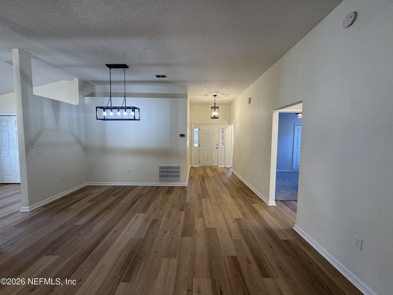 8038 Timber Point Dr - Photo 4 of 22