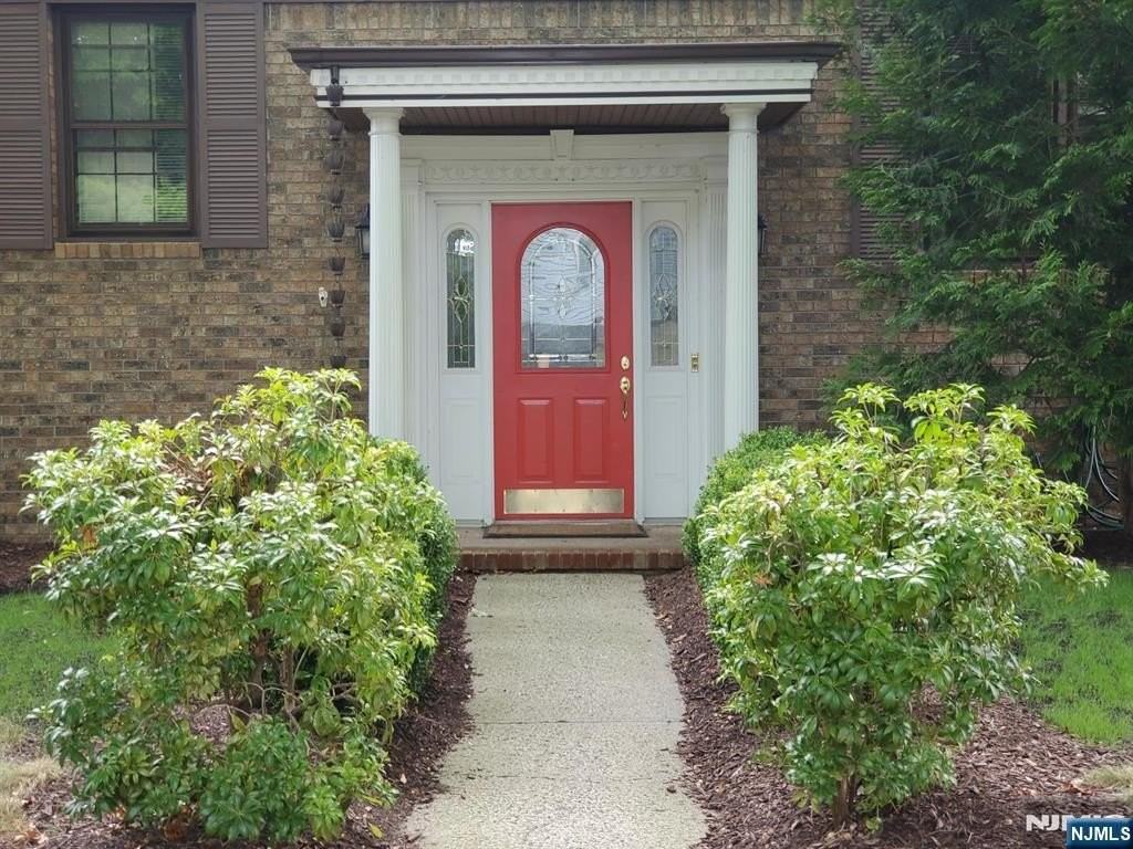 5456 S Spruce St - Photo 2 of 12