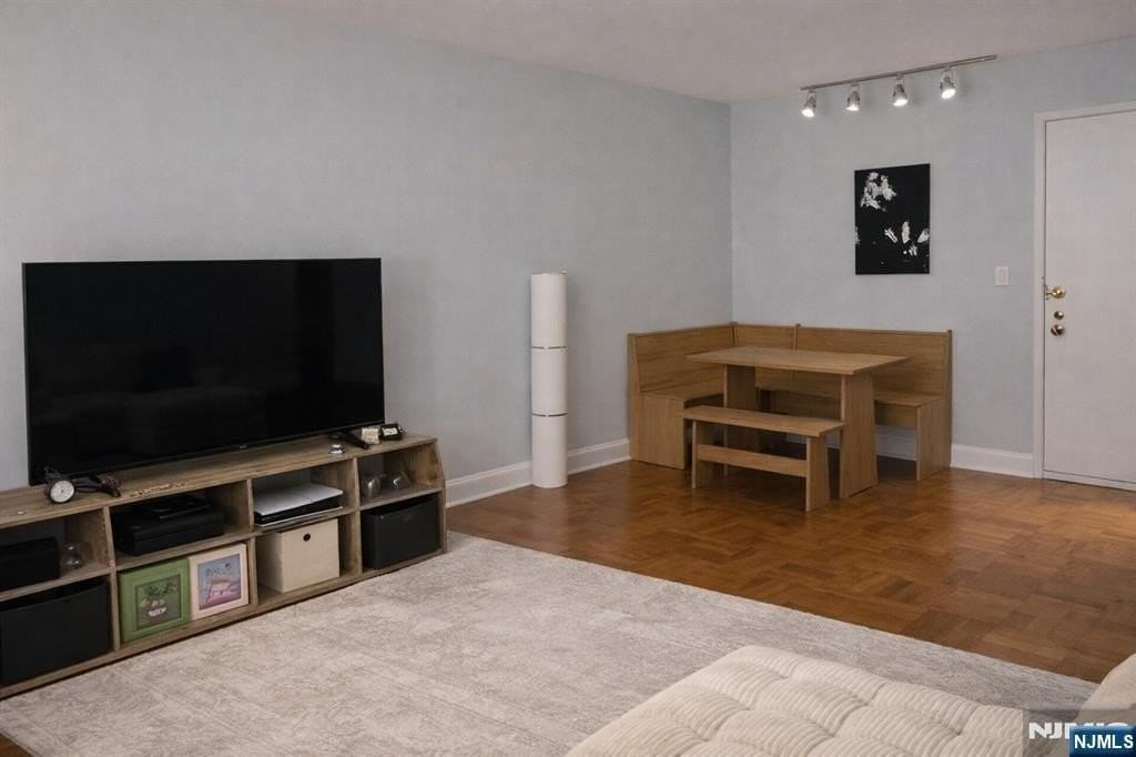 2160 Center Ave Apt 1p - Photo 6 of 15