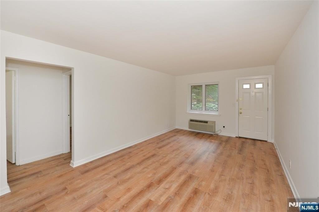 250 Oak H4 - Photo 7 of 13