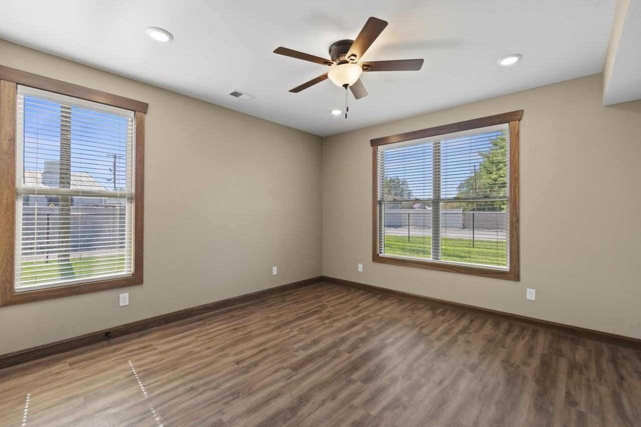 204 Riverview Dr Apt 3 #3 - Photo 3 of 16