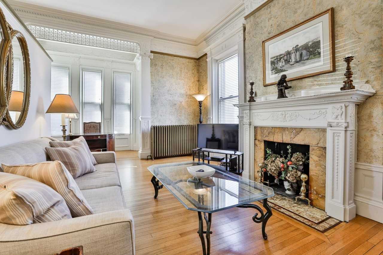 241 Middle St #2 - Photo 4 of 14