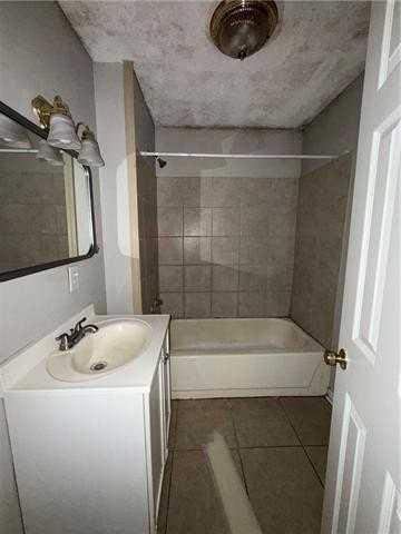 208 E Charles St #7 - Photo 5 of 5