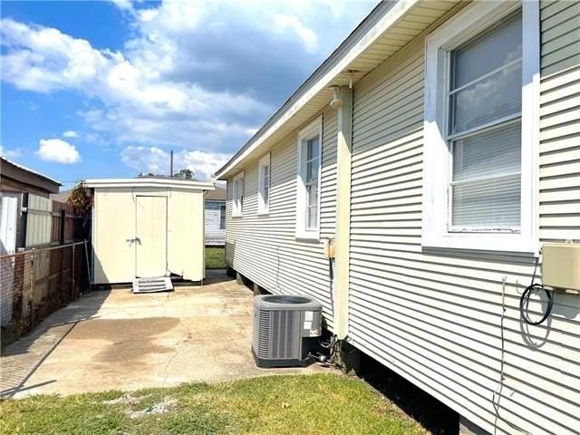 824 Carmadelle St - Photo 3 of 13