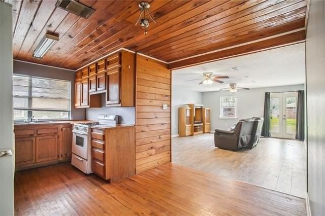 137 Celia Dr - Photo 5 of 14