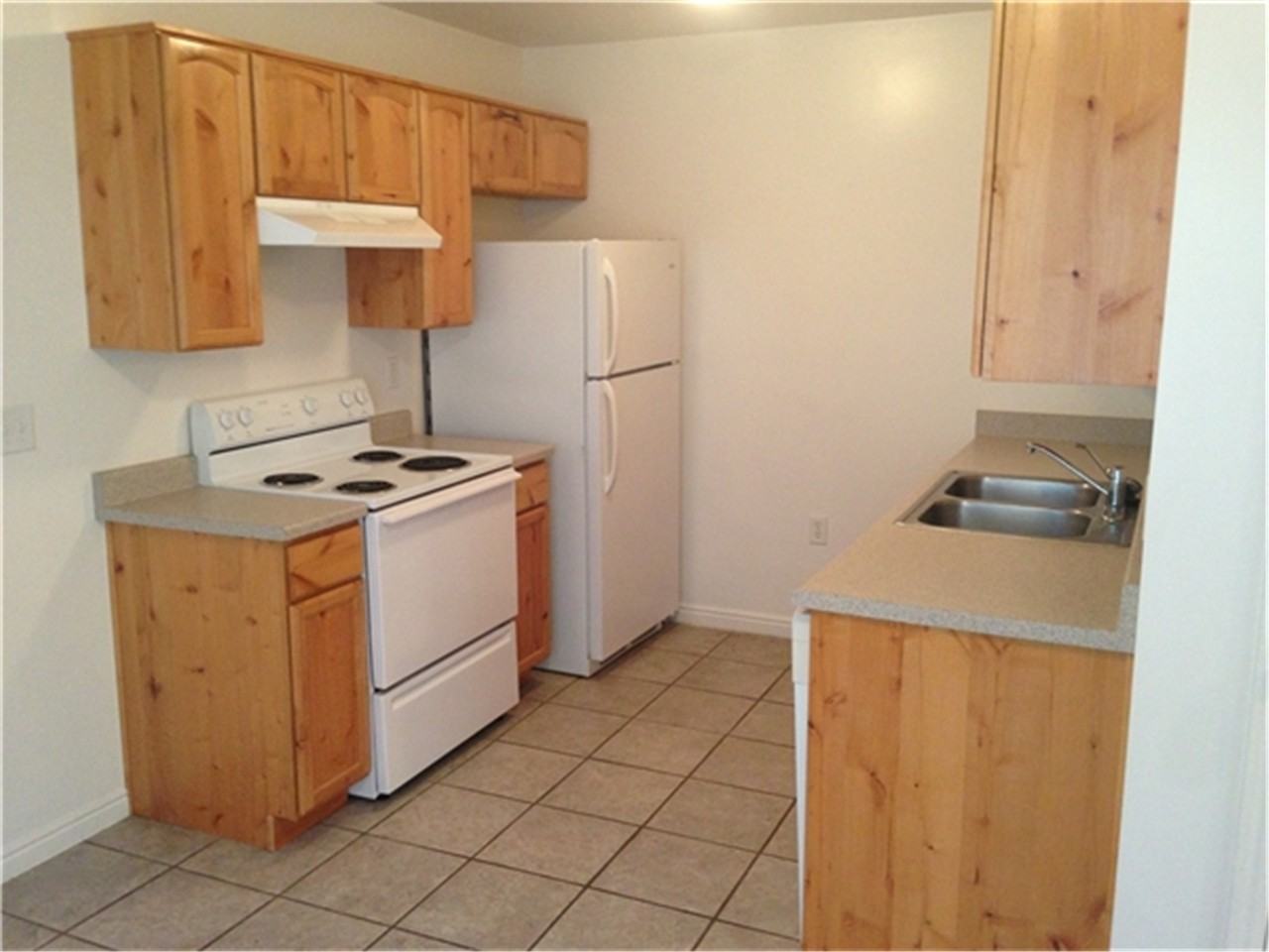 811 S Main St - Photo 2 of 7