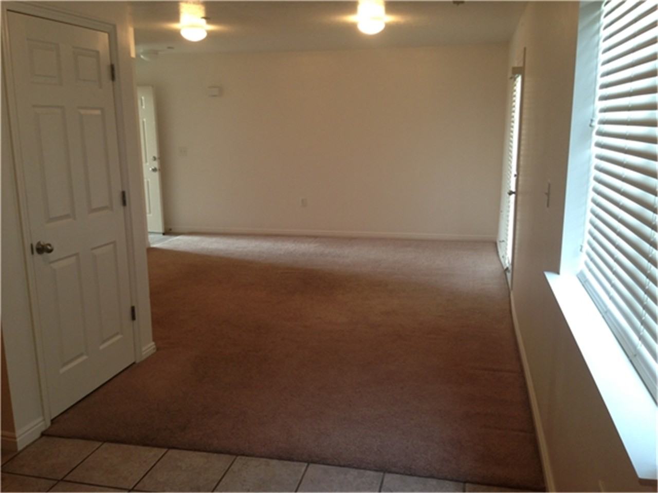 811 S Main St - Photo 6 of 7