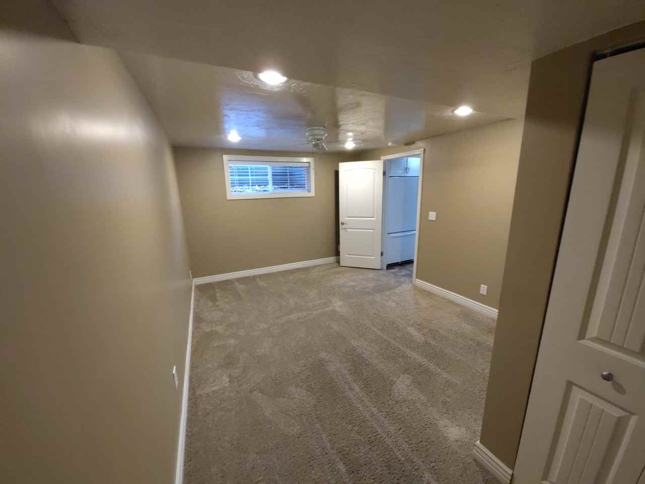 9285 S Sneddon Dr - Photo 2 of 7