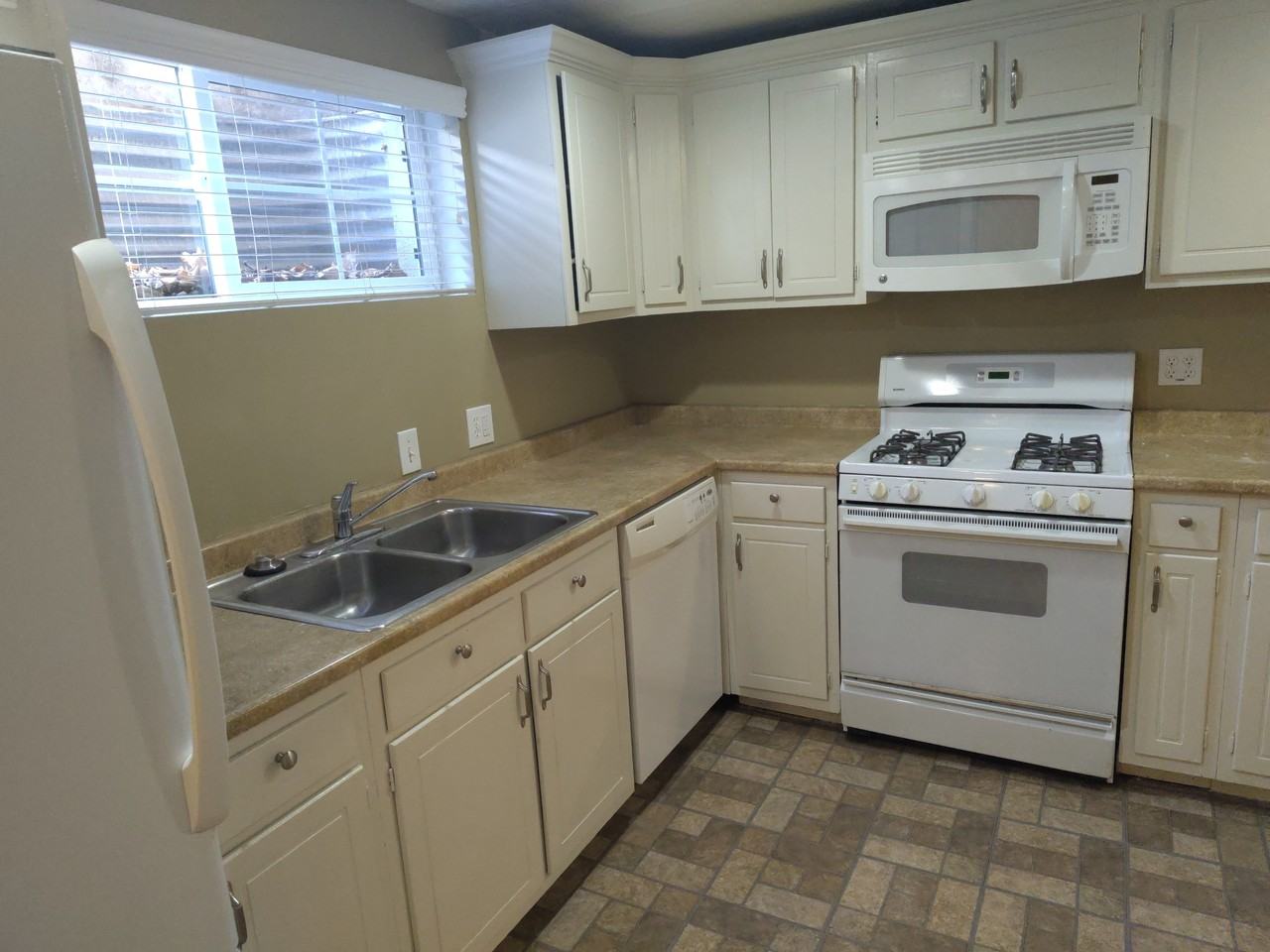 9285 S Sneddon Dr - Photo 7 of 7