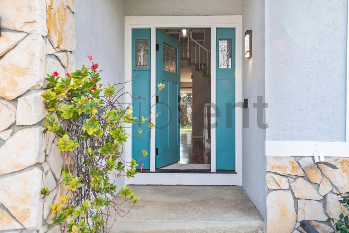 1554 Gilbert Pl - Photo 4 of 34