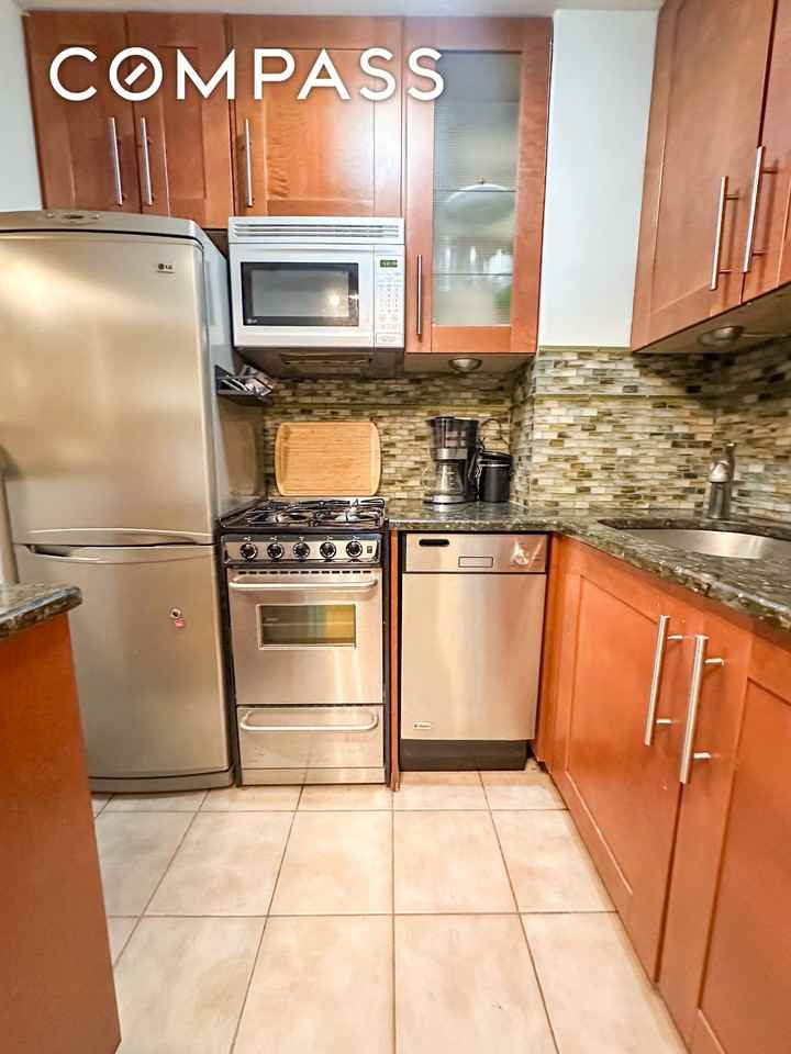 301 E 22nd St #2H - Photo 2 of 10