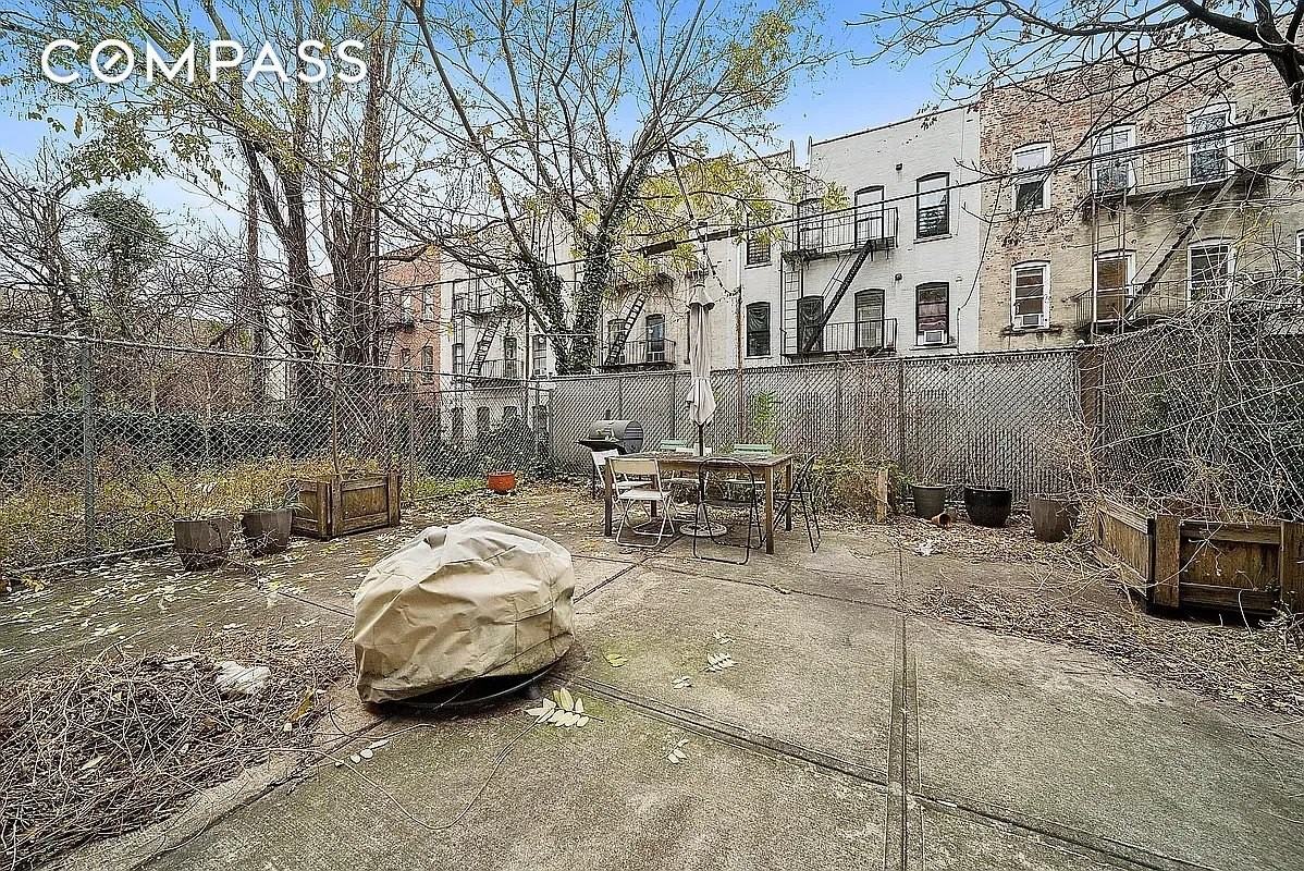 411 Suydam St #1R - Photo 6 of 6