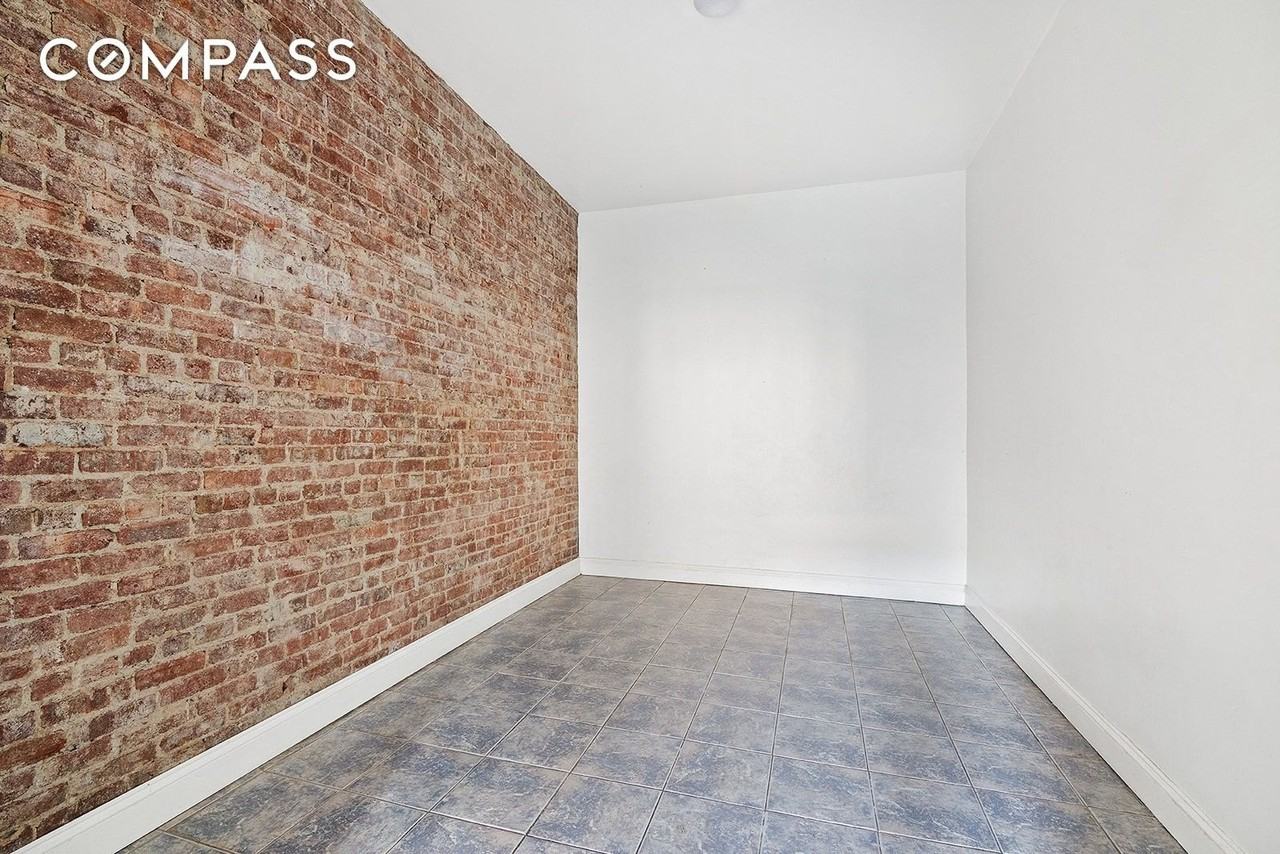 418 S 4th St #2R - Photo 2 of 6