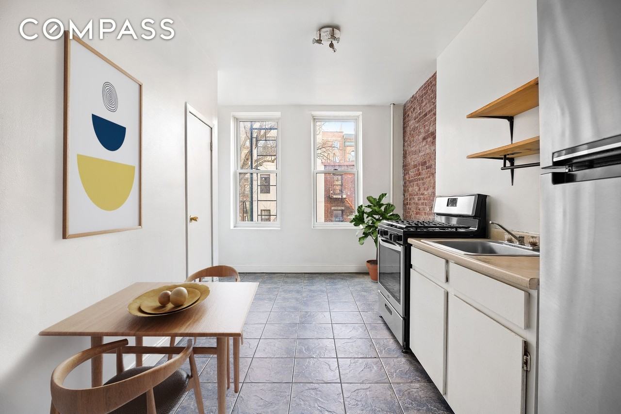 418 S 4th St #2R - Photo 3 of 6