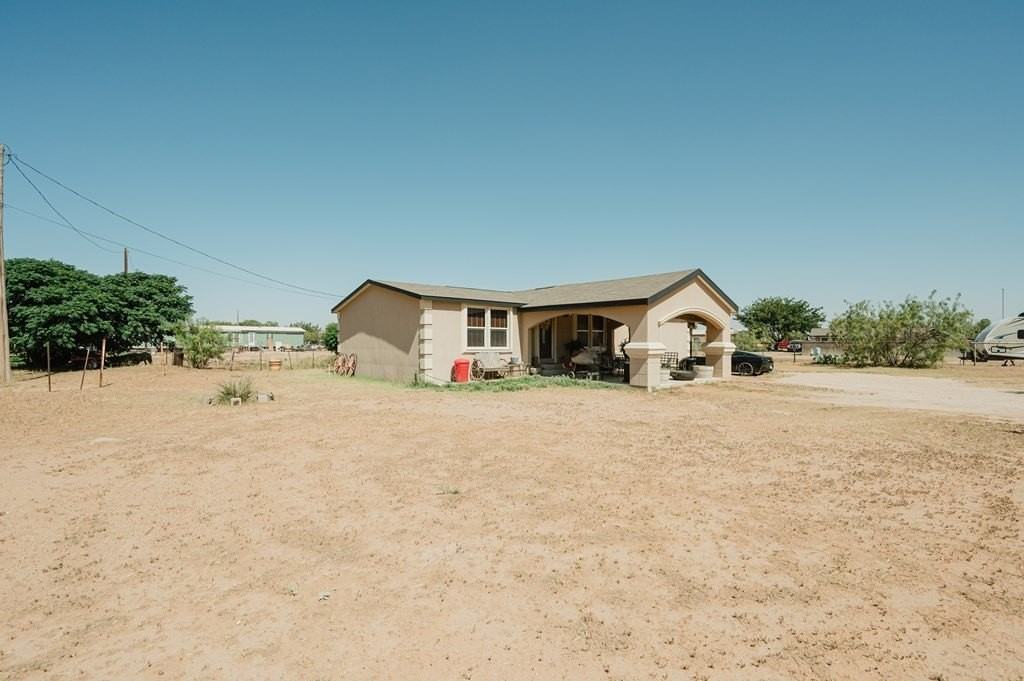 1715 N Clendenen Ave - Photo 2 of 23