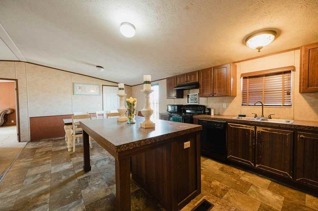 1715 N Clendenen Ave - Photo 4 of 23