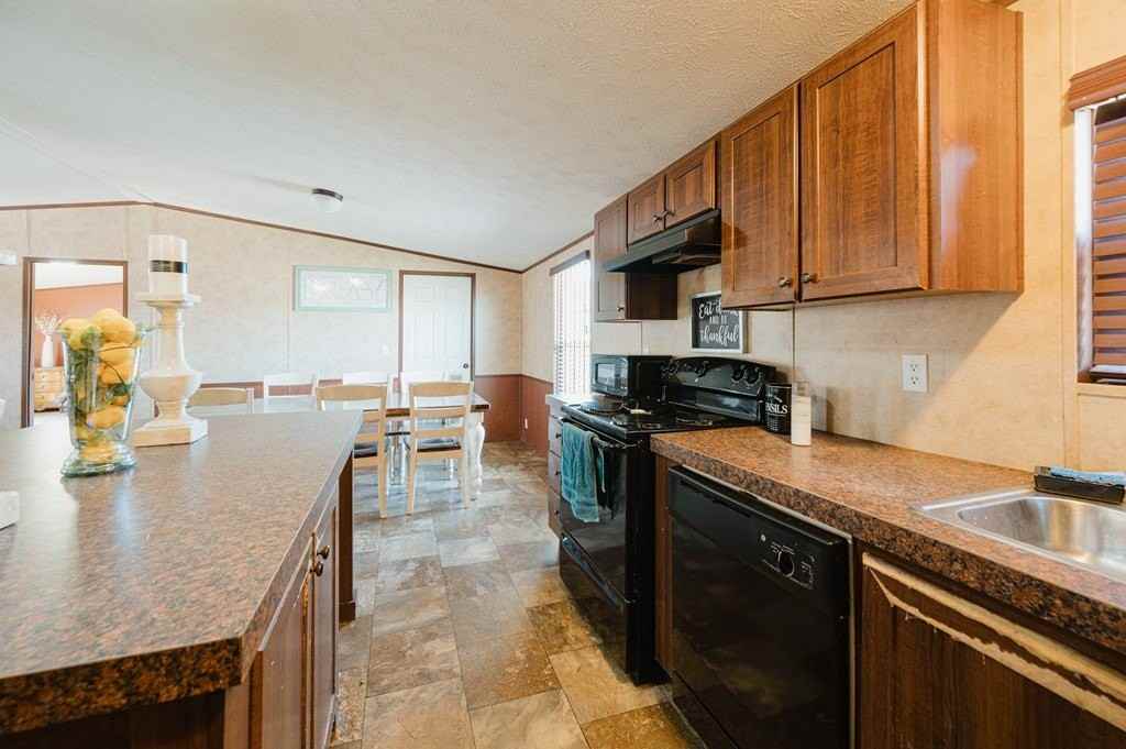 1715 N Clendenen Ave - Photo 5 of 23