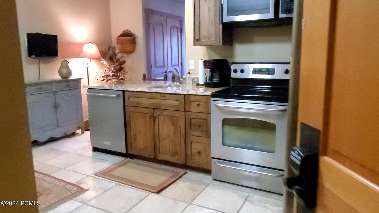 2260 Park Ave Unit 5 #5 - Photo 4 of 15