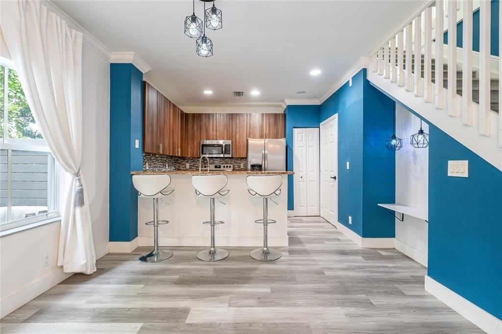 422 Ne 1st Ave - Photo 3 of 17