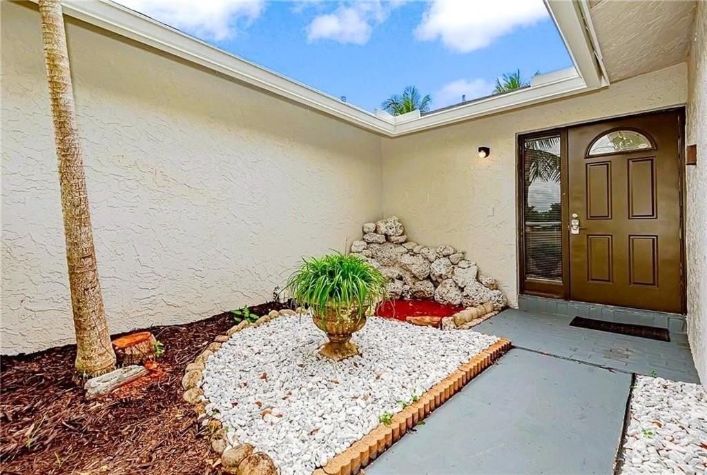 740 Sw 55th Ave - Photo 3 of 34