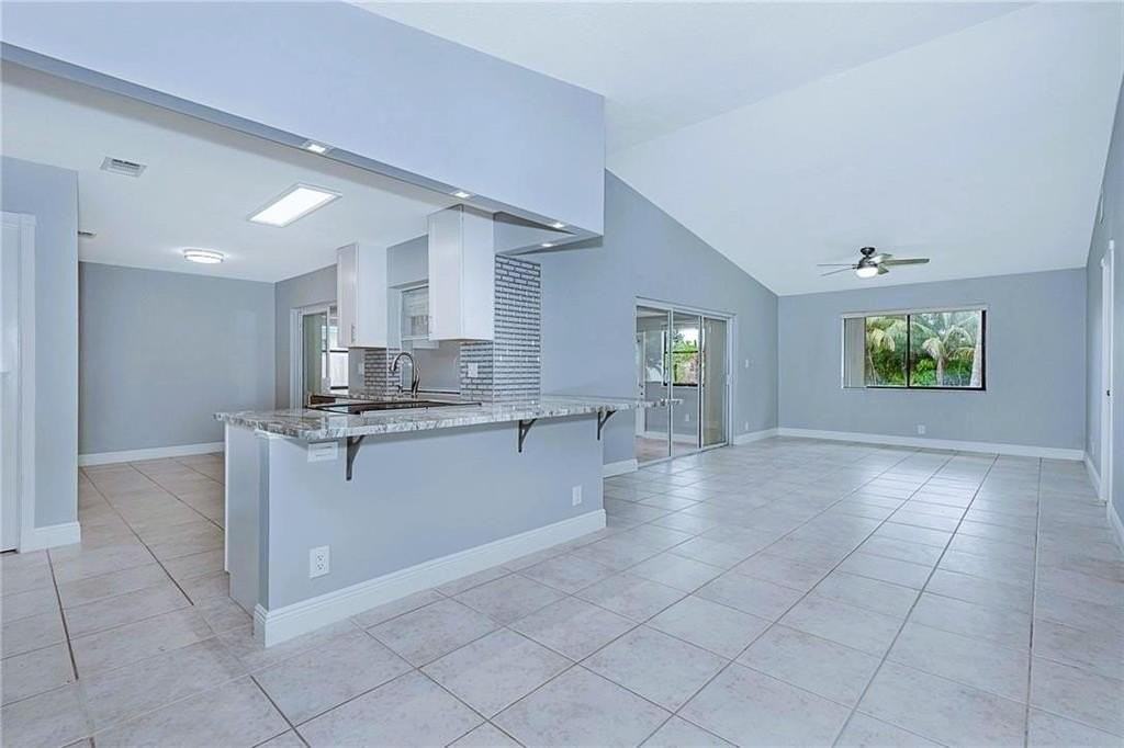 740 Sw 55th Ave - Photo 4 of 34