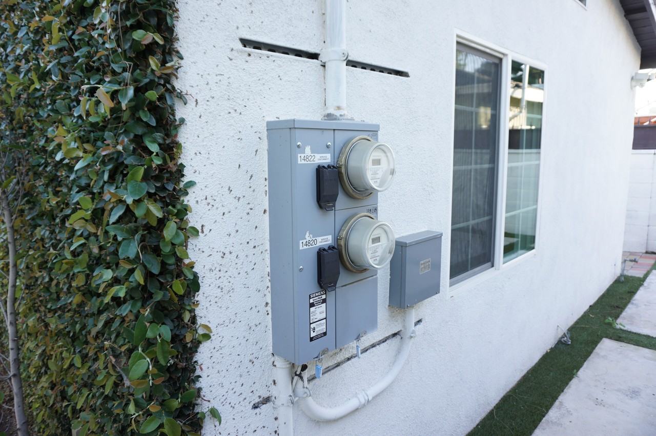 14820 Devonshire St - Photo 4 of 38