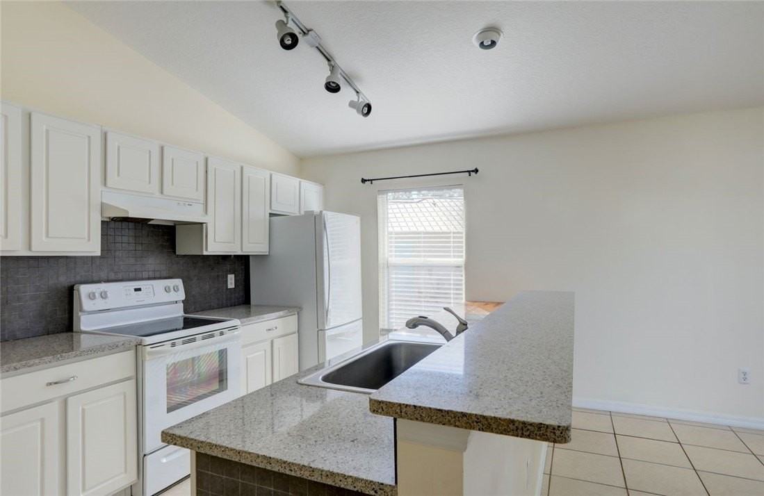 1489 Whitmore St - Photo 4 of 33