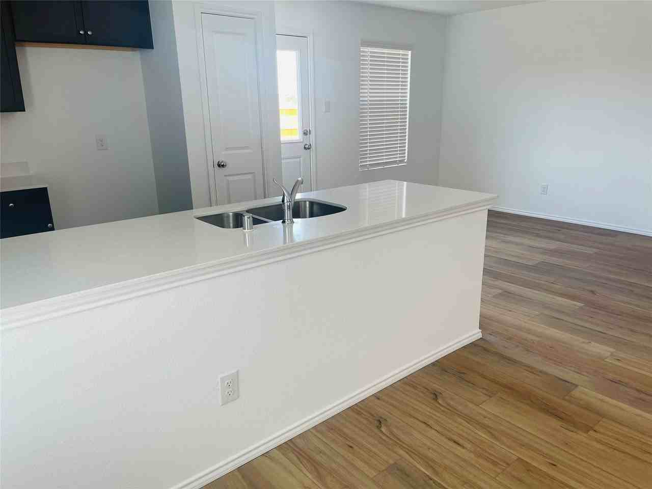 324 Red Rock Trl - Photo 3 of 15