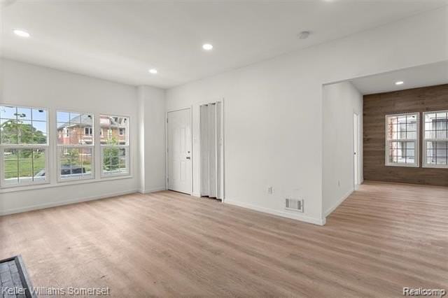 7432 Churchill St - Photo 5 of 17