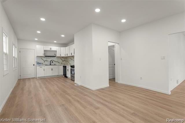 7432 Churchill St - Photo 7 of 17