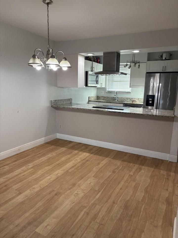 5106 Pier Dr - Photo 3 of 9