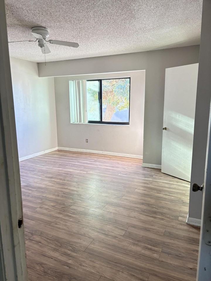 5106 Pier Dr - Photo 6 of 9