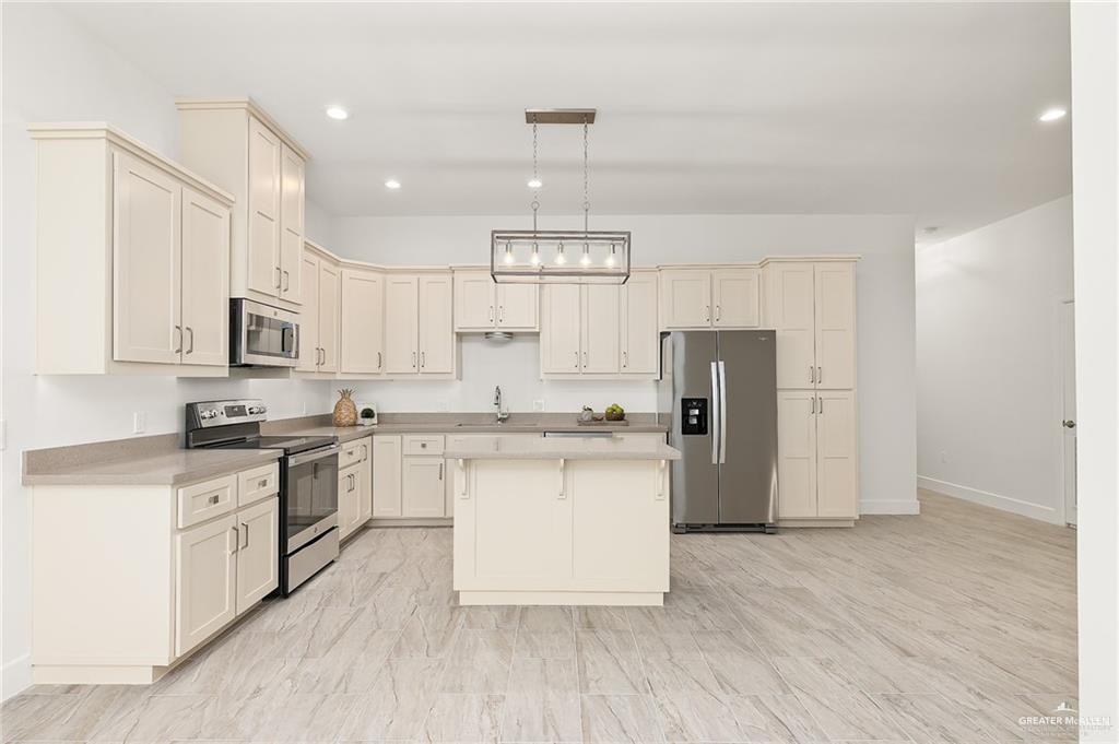 2912 Allen Dr - Photo 3 of 9