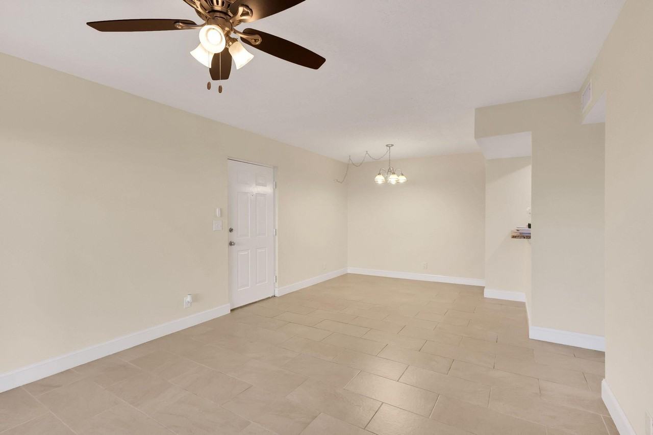 1558 Se Royal Green Cir #101 - Photo 6 of 36